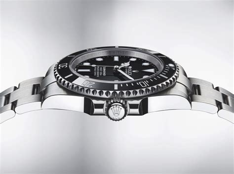 rolex submariner side view.